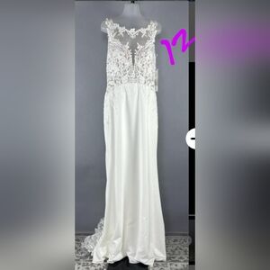 Elegant White Lace Wedding Gown